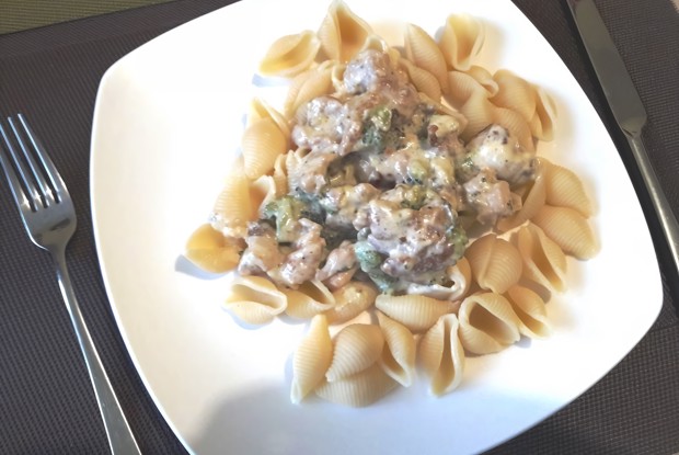 Паста с курицей и брокколи