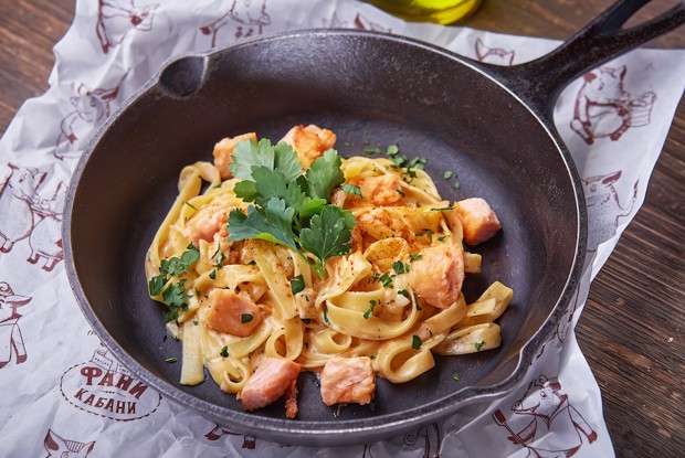 Паста с лососем в сливочном соусе