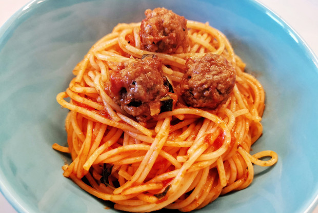 Паста с польпетте в томатном соусе