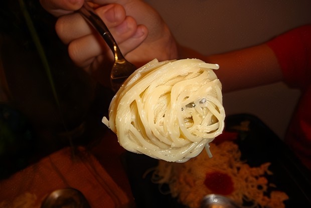 Паста с соусом из малосольного лосося