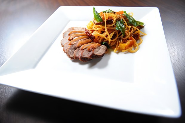 Паста с соусом из тыквы, шалфея и грецких орехов