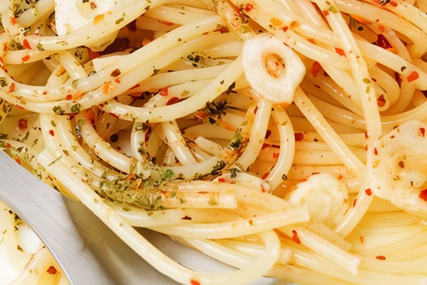 Паста с тремя видами чеснока