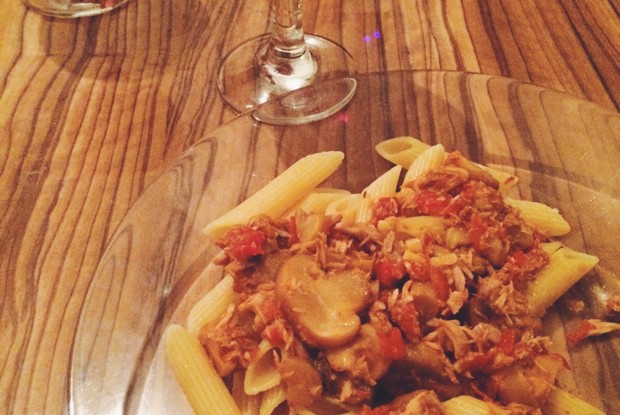 Паста с тунцом и шампиньонами