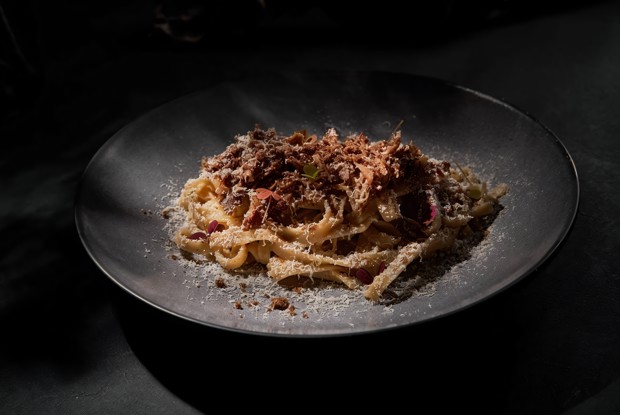 Паста с жареными семечками, уткой и понзу из белых грибов