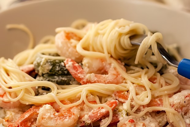 Паста со спаржей и креветками в сливочном соусе