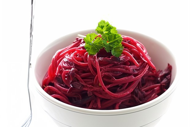 Паста со свекольным соусом