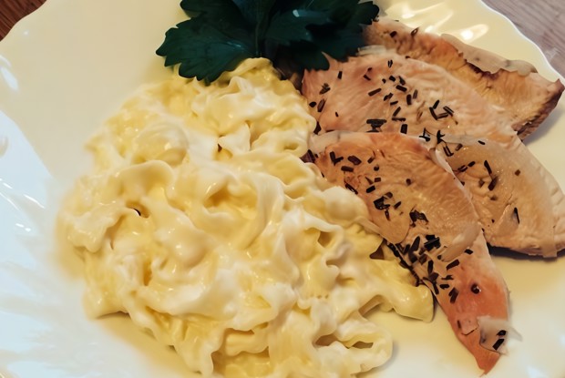 Паста в сливочном соусе c индейкой