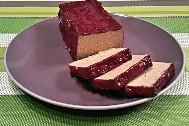 Пате из индюшиной печени в брусничной глазури