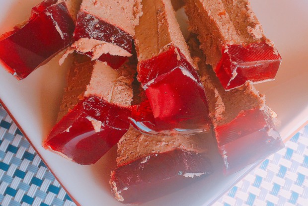 Пате из куриной печени с гранатовым желе