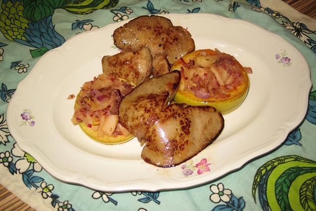 Печень кролика с яблочным чатни