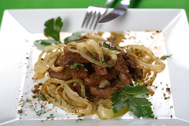 Печень с черносливом