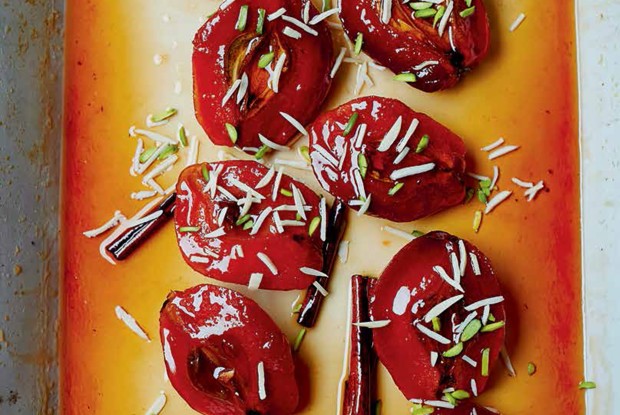 Печеная айва с орехами