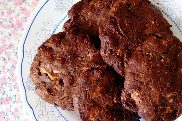 Печенье из белого шоколада и меда