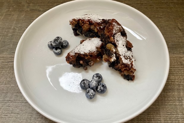 Печенье с голубикой, грецким орехом и черносливом