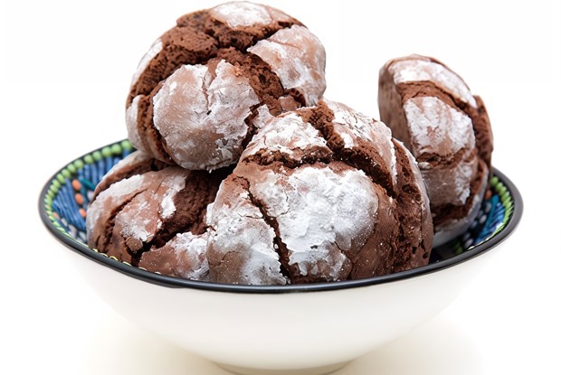 Печенье с горьким шоколадом в сахарной пудре