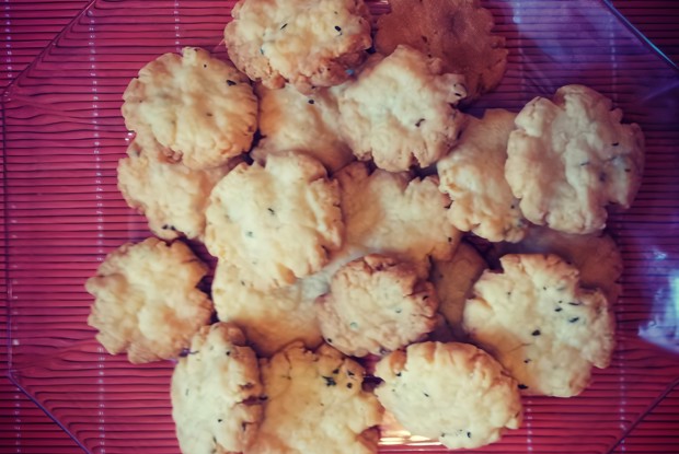 Печенье с сыром и базиликом