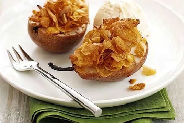 Печеные груши с кукурузными хлопьями