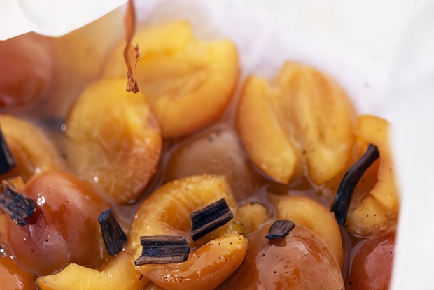 Печеные карамелизованные сливы по-итальянски