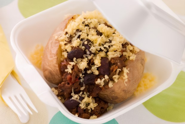 Печеный картофель с соусом из лисичек