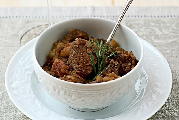 Печенка цесарки с луково-яблочным соусом