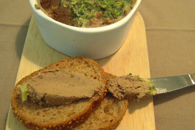 Печеночный паштет с укропом