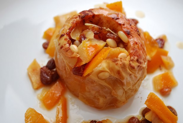 Печеное яблоко с апельсином и тайской дыней