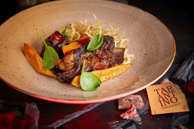 Печеное ребро бычка в глазури из пряного терияки с бататом