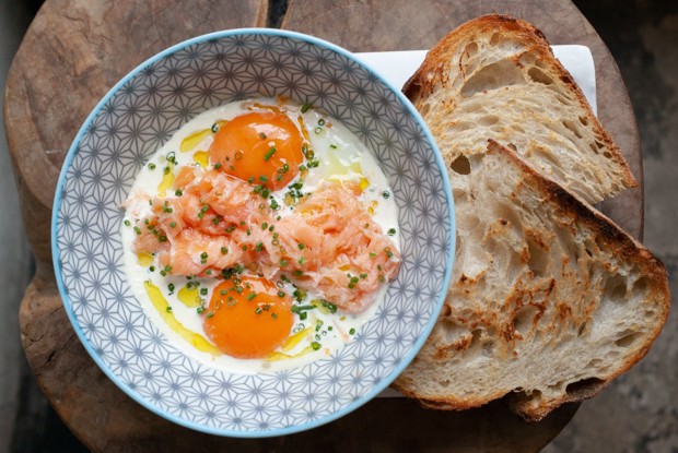 Печеные яйца с лососем