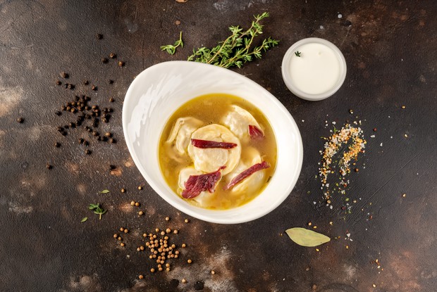 Пельмени из оленины со сметаной