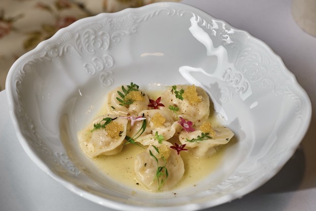 Пельмени из щуки с щучьей икрой в сливочном соусе