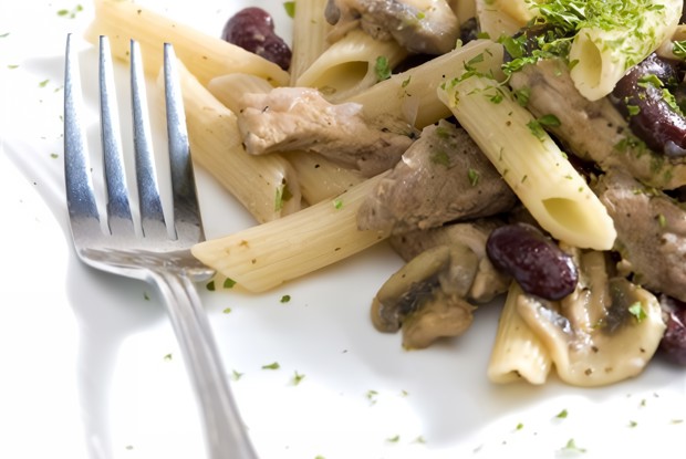 Пенне ригате со свининой и грибами в сметане