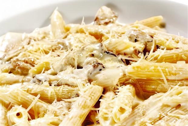 Пенне с белыми грибами, майораном и пекорино