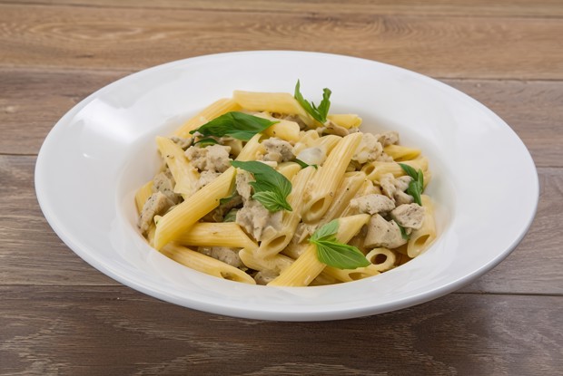 Пенне с колбасками и горчицей