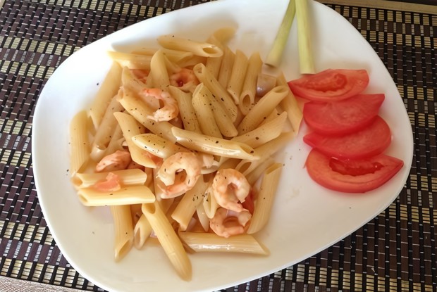 Пенне с креветками по-тайски