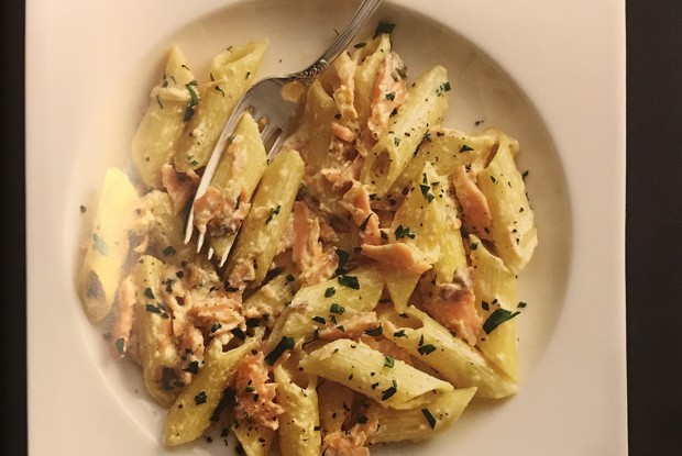 Пенне с лососем