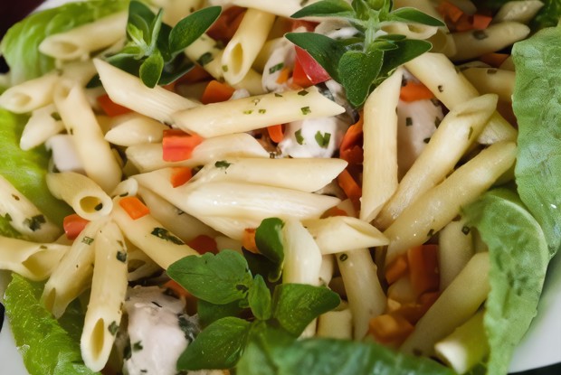 Пенне с перцем и моцареллой