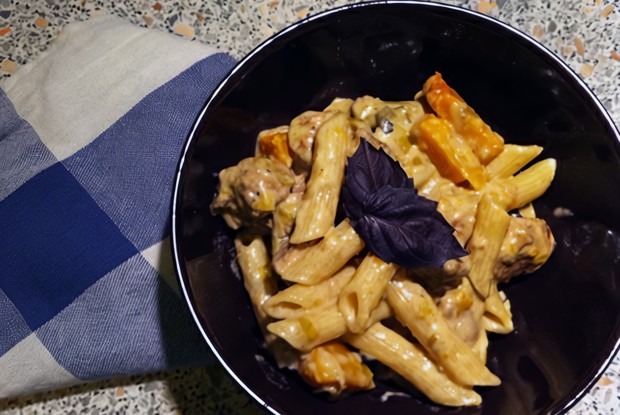 Пенне с тыквой и курицей
