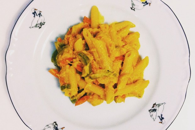 Пенне с тыквой, овощами и креветками