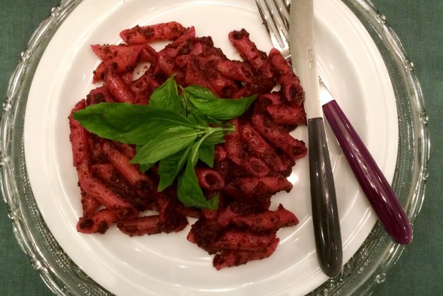 Пенне со свекольным тапенадом