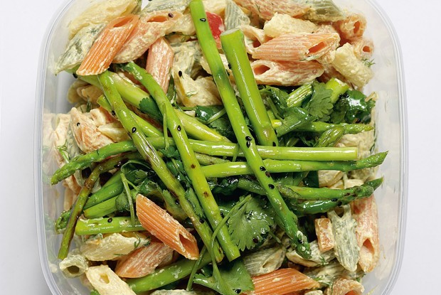 Пенне в сметанном карри с пряной спаржей