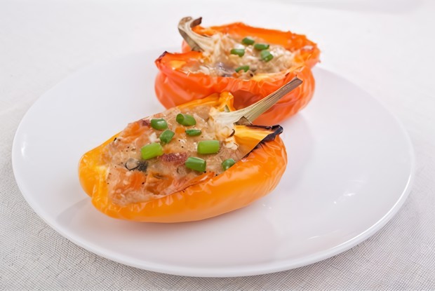 Перец, фаршированный шампиньонами и сыром