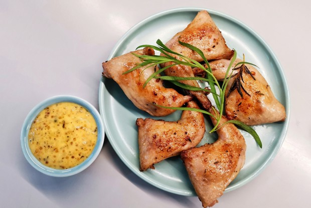 Перепелиные ножки по-французски