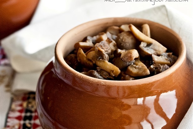 Перловая каша в горшочках с грибами