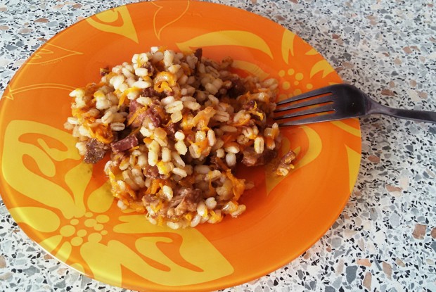 Перловка с тушенкой