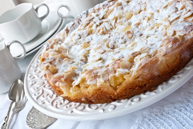 Персиковый пирог с миндалем