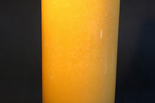 Персиковый сок с клубничным льдом