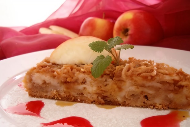 Песочный яблочный пирог с медом