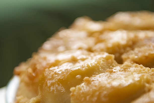 Песочный пирог из айвы с карамелью