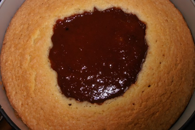 Песочный пирог с абрикосовым джемом и миндалем