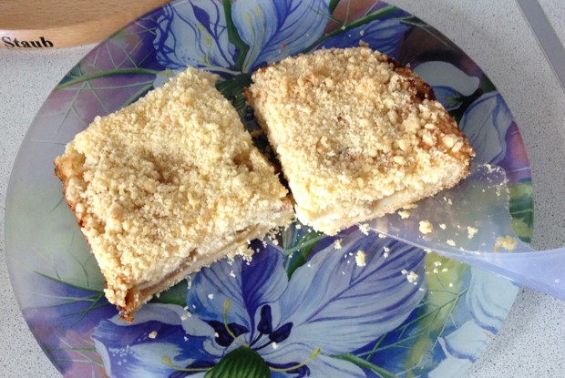 Песочный пирог с творогом и яблоками